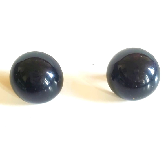 Jewelry - Black Vintage Round Studs